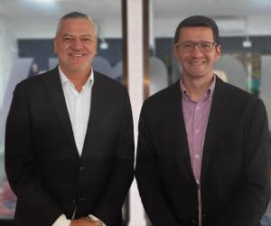 <i>José Coto, CEO de Loymark, y Jairo Fandiño, Managing Director de Merge, suscribieron el acuerdo. Foto de cortesía</i>