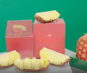Cada piña Rubyglow tarda dos años en madurar de manera natural y se comercializa sin corona, en envases de diseño elegante. Foto de cortesía