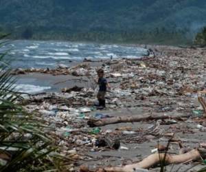 Pese a las enormes cantidades de basura en playas hondureñas, el Gobierno descartó demandar a Guatemala por la contaminación.