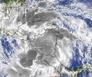 Tormenta Julia azota Nicaragua antes de salir al Pacífico