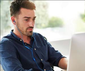 <i>Entender estas herramientas como colaboradoras y no como simples máquinas de respuesta inmediata puede transformar la manera en que se trabaja, se crea y se toman decisiones en el día a día. Foto de iStock</i>