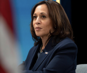 La vicepresidenta de EEUU Kamala Harris da positivo al covid-19