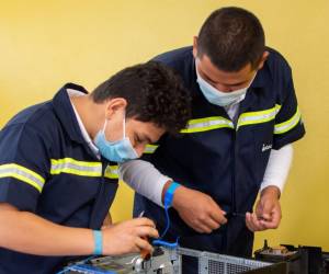 Crean programa para asegurar conectividad a programas de formación en Guatemala