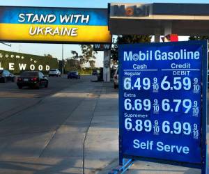 Precio de la gasolina alcanza nuevo récord en EEUU