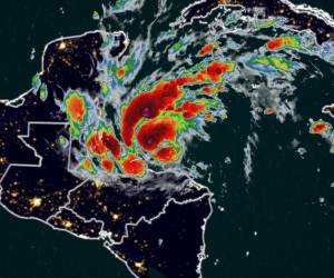 Lisa impacta como huracán categoría 1 en Honduras