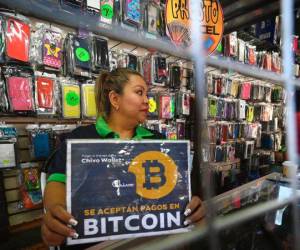 El Salvador: Negocios retiran rótulos de ‘se acepta Bitcoin’