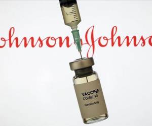 Johnson &amp; Johnson suspende proyecciones de ventas de su vacuna contra el Covid-19