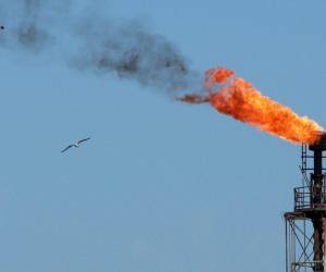 Precio del petróleo: supera los US$100 por barril por guerra contra Irán