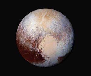 <i>Plutón tiene unos 2.250 kilómetro de diámetro, unos 1.200 menos que la Luna, y se encuentra a unos 5.800 millones de kilómetros del Sol. La temperatura media en su superficie es de -232 grados centígrados. Foto cortesía</i>