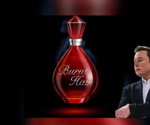 Elon Musk no deja de sorprender... ahora es un ‘Perfume Salesman’