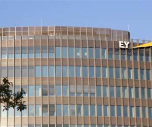 Ernst &amp; Young planea suprimir unos 3.000 puestos de trabajo