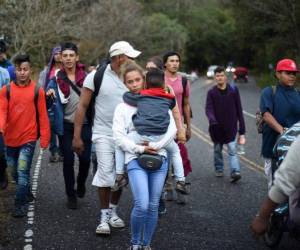 Ola de migrantes irregulares provoca crisis en paso por Honduras hacia EEUU