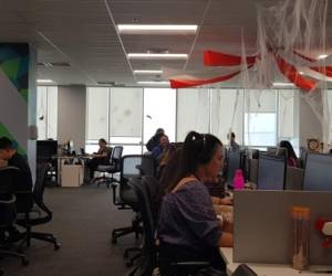 Así se ve el Centro de Excelencia de Uber en octubre previo a Halloween, en Costa Rica. Foto de Claudia Contreras