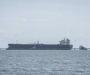 <i>EEUU levantó las sanciones para la explotación, venta, transporte y almacenamiento de petróleo venezolano y sus refinados siempre que sea importado por compañías de ese país. EFE/ Henry Chirinos</i>