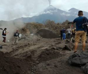 La CONRED informa que suspenden la búsqueda definitivamente en las comunidades San Miguel Los Lotes y El Rodeo del municipio de Escuintla debido que la zona es inhabitable y de alto riesgo. Foto de PrensaComunitaria@PrensaComunitar