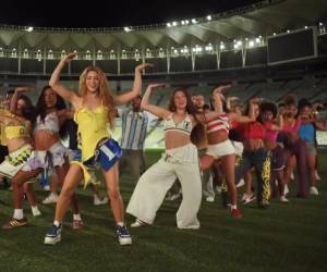 <i>Captura de video cedido por Shakira que muestra a la cantante colombiana en un fragmento del nuevo video de 'Dai Dai', que será la canción oficial del Mundial de Fútbol que se jugará entre junio y julio próximos en Estados Unidos, México y Canadá. EFE/Shakira</i>
