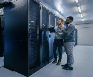 Es clave el rol de la infraestructura física en optimizar espacio, consumo energético y continuidad operativa. Foto de iStock