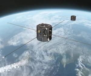 <i>Fotografía cedida por la Universidad de Iowa a través de la NASA de los satélites gemelos de Reconexión en Tándem y Reconocimiento de Electrodinámica de Cúspide (TRACERS) en órbita sobre la Tierra. EFE/ Andy Kale/ Universidad de Iowa</i>