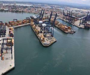 Los volúmenes de comercio mundial se desaceleraron notablemente en el segundo trimestre, revirtiendo el fuerte aumento registrado en el primer trimestre. Foto de archivo