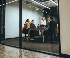 <i>El trabajo debe ser colaborativo entre empresarios, generando redes de apoyo, estandarización de procesos y sinergias comerciales. Foto de jacoblund / Getty Images/iStockphoto</i>