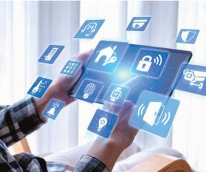 <i>Si bien la cara visible de la conectividad son los celulares y en cierto modo las antenas de telecomunicación, una parte clave de este entramado son los nodos, verdaderas autopistas de datos montados en kilómetros y kilómetros de fibra óptica. FOTO SHUTTERSTOCK</i>