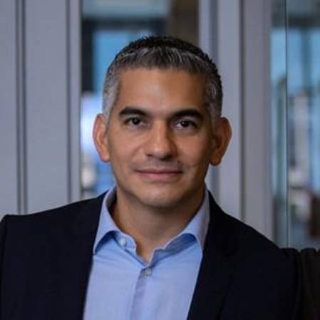 Lo que distingue a los mejores COO no es su capacidad de resolver cada tensión por separado, sino su habilidad para priorizar, afirma el experto Gerardo Bonilla.