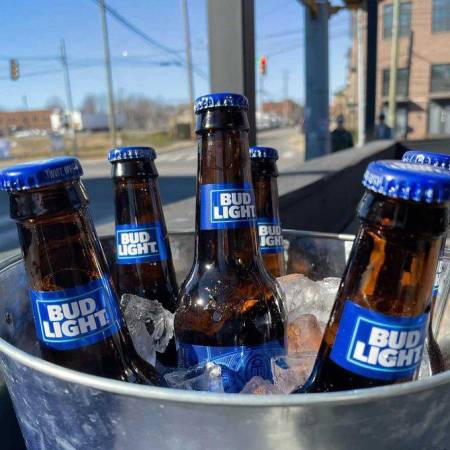 ¡Destronada Bud Light! La cerveza más vendida en EEUU ahora es mexicana