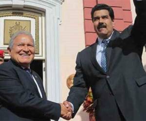 Salvador Sánchez Ceren solicitó el ingreso, de manera verbal, al presidente de Venezuela, Nicolás Maduro, en su reciente visita a Caracas. (Foto: Archivo)