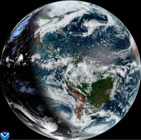 Fotografía satelital cedida por la Oficina Nacional de Administración Oceánica y Atmosférica (NOAA) a través del Centro Nacional de Huracanes (NHC) estadounidense que muestra el estado del clima en el Atlántico y parte del pacífico. EFE/ NOAA-NHC /SOLO USO EDITORIAL/ NO VENTAS/ SOLO DISPONIBLE PARA ILUSTRAR LA NOTICIA QUE ACOMPAÑA (CRÉDITO OBLIGATORIO)