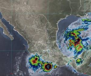 Emiten alerta en México tras la formación de la tormenta tropical Karl