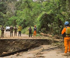 <i>Con estos trabajos se busca restablecer la seguridad vial, la funcionalidad y la estabilidad estructural de las vías afectadas por las intensas lluvias ocurridas a inicios de octubre de 2025. Foto de cortesía</i>