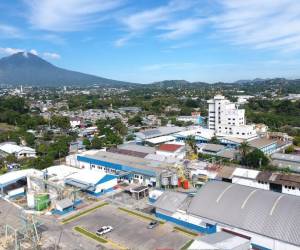 <i>Foto de la fábrica de Unilever en El Salvador. Foto cortesía. Unilever tiene ventas en más de 190 países, alcanzando 3.400 millones de personas todos los días.</i>