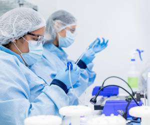 La empresa está dedicada al ensamblaje de catéteres mínimamente invasivos de alto volumen para terapias de electrofisiología, vasculares, cardíacas estructurales y otros dispositivos médicos que requieren ensamblaje manual de precisión. Foto de cortesía