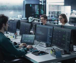 <i>El mundo laboral atraviesa una transformación estructural impulsada por la inteligencia artificial, la digitalización y la evolución de las habilidades. Foto de iStock</i>