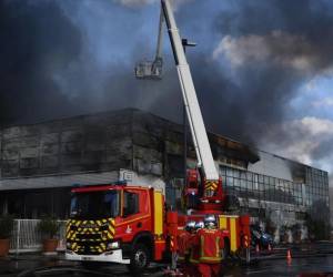 Se incendió el mercado de productos frescos más grande del mundo ubicado cerca de París