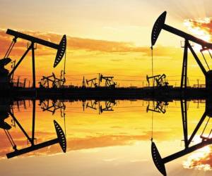 OPEP+ aumentará la producción de petróleo para frenar la subida de precios