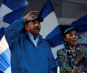 Nicaraguan President Daniel Ortega and Vice President Rosario Murillo gesture during a march called 'We walk for peace and life. Justice' in Managua, Nicaragua, September 5, 2018. Picture taken September 5, 2018. REUTERS/Oswaldo Rivas