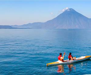 <i>Quien va a Guatemala regresa cambiado a su casa, prueba platillos que no conocía, entra en contacto con una espiritualidad profunda y tiene opciones de vivir experiencias como la de subir a un volcán y ver otro haciendo erupción enfrente, dijo el ministro. ARCHIVO E&amp;N</i>
