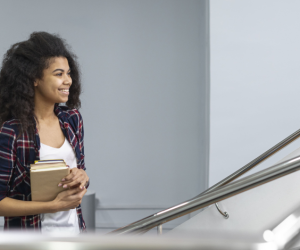 El presupuesto mensual de la población joven de Costa Rica se concentra principalmente en rubros básicos como alimentación, vivienda y transporte. Foto de iStock