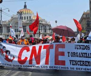 <i>La Coordinadora Nacional de Trabajadores de la Educación (CNTE) mantiene movilizaciones y un plantón en el centro de Ciudad de México en demanda de mejoras salariales, pensiones y condiciones laborales. Foto de cortesía</i>