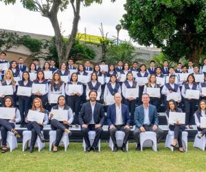 Más jóvenes se gradúan del programa ‘Creando Esperanza’ en El Salvador