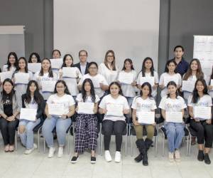 Programa DELSUR STEM ACADEMY motiva a niñas de El Salvador a estudiar carreras STEM