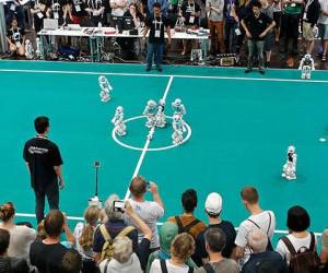 Pronostican que robots podrán jugar fútbol como un ser humano en el año 2050