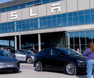 <i>El fabricante estadounidense de vehículos eléctricos Tesla se plantea vender o escindir sus negocios en China. Foto de cortesía</i>