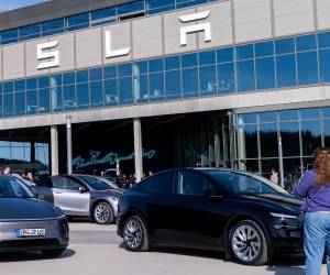 <i>El fabricante estadounidense de vehículos eléctricos Tesla se plantea vender o escindir sus negocios en China. Foto de cortesía</i>