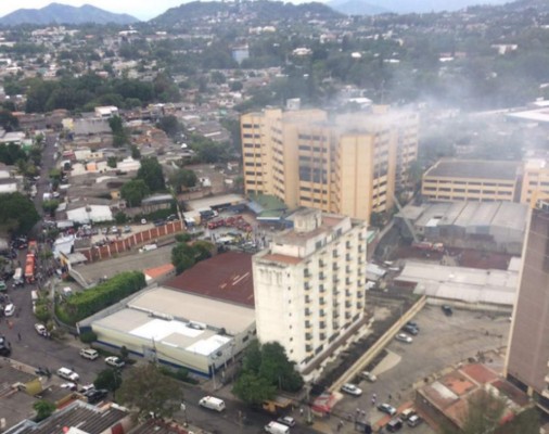 El Salvador: Más de 20 personas afectadas por incendio