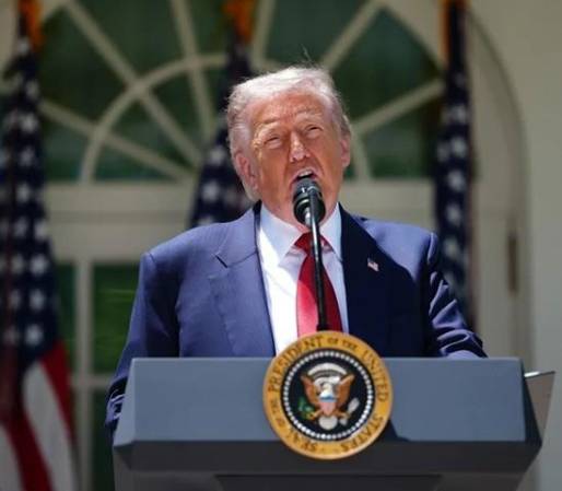 El presidente de Estados Unidos, Donald Trump, habla en la Casa Blanca durante un acto por el Día de la Madre, este 8 de mayo de 2026. EFE/Aaron Schwartz/Pool