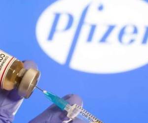 Pfizer ofrece tratamientos contra COVID-19 al costo a países más pobres