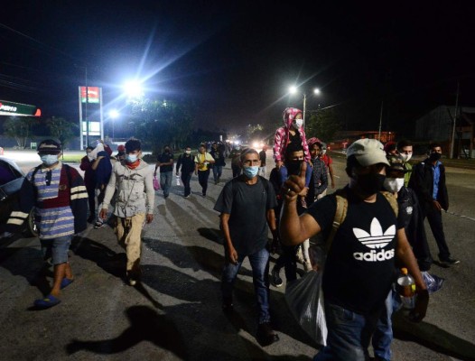 Sale de Honduras primera caravana migrante de 2021, Guatemala en estado de prevención