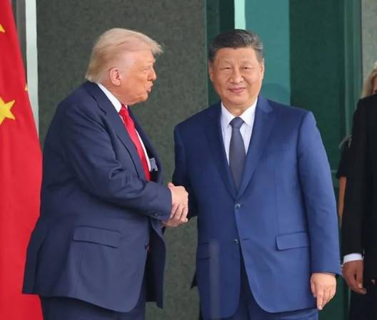 Por estas horas, los mercados ya no evalúan si habrá rivalidad entre ambas potencias, sino qué tan lejos están dispuestas a llevarla. (Foto: EFE)